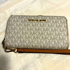 Michael Kors wristlet